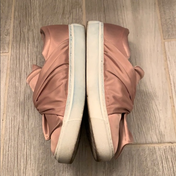 3/$15 STEVE MADDEN Pink satin slip on shoes size 7 - Picture 4 of 5